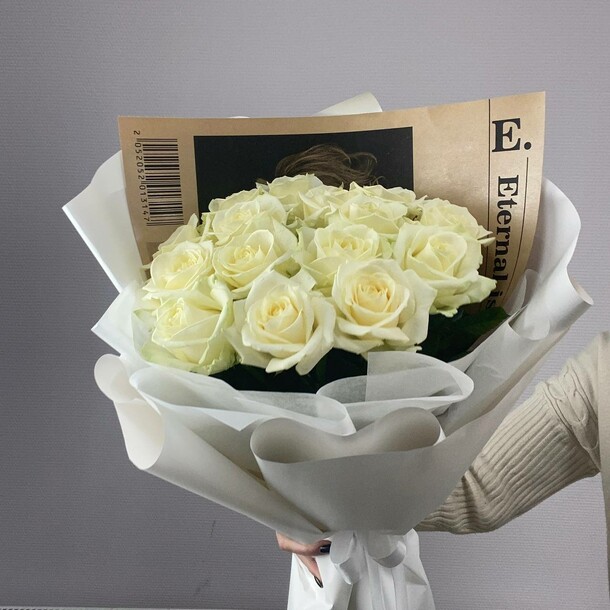 Букет из белых роз "вивьен", артикул F1313519 - 6988 рублей, доставка по городу. Flawery - доставка цветов