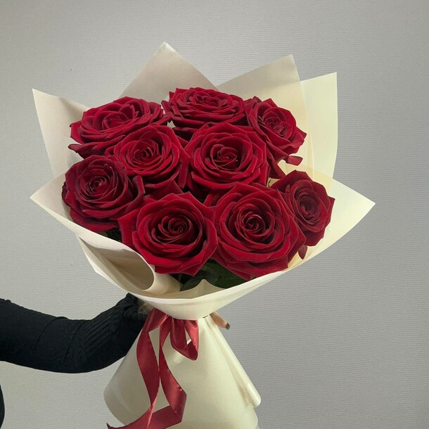 Букет из 9 красных роз, артикул F1369615 - 4792 рублей, доставка по городу. Flawery - доставка цветов