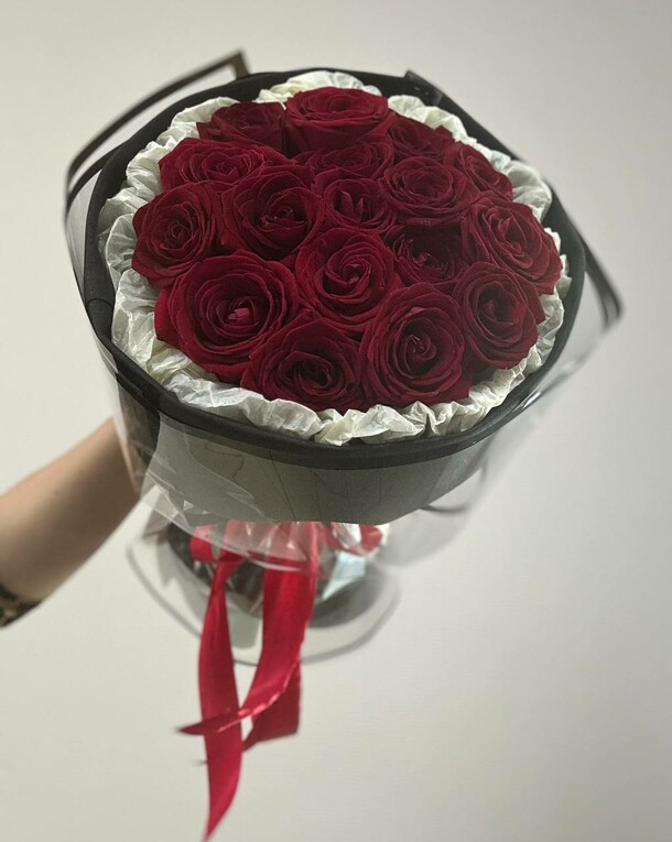 Букет из красных роз, артикул F1403364 - 9051 рублей, доставка по городу. Flawery - доставка цветов