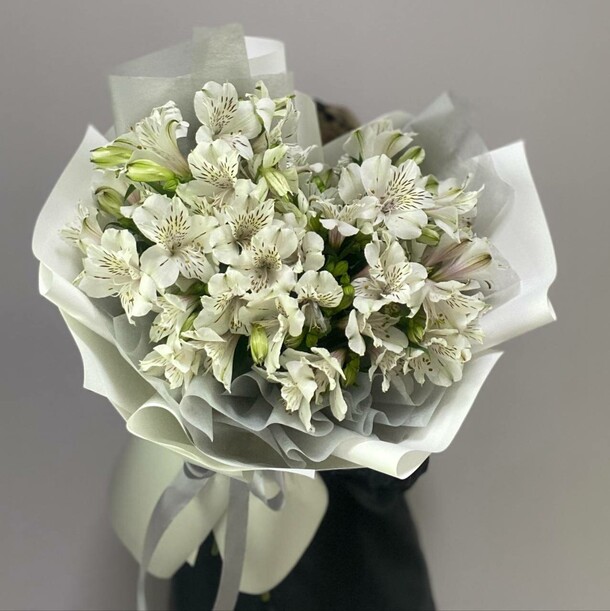 Букет из альстромерии, артикул F1419010 - 4360 рублей, доставка по городу. Flawery - доставка цветов