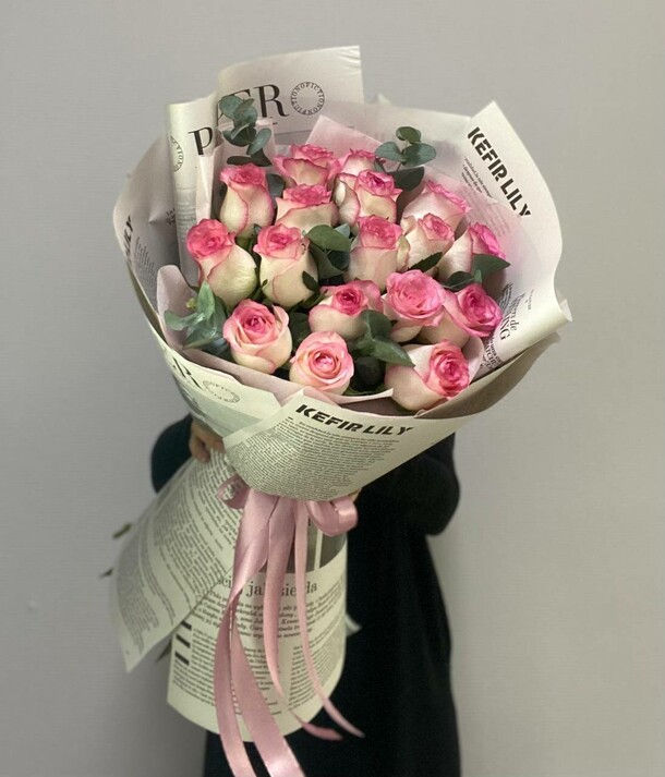 Букет из 17 роз 💕, артикул F1422195 - 7720 рублей, доставка по городу. Flawery - доставка цветов