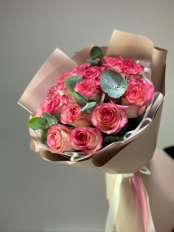 Букет из роз 💕, артикул F1422674 - 8800 рублей, доставка по городу. Flawery - доставка цветов