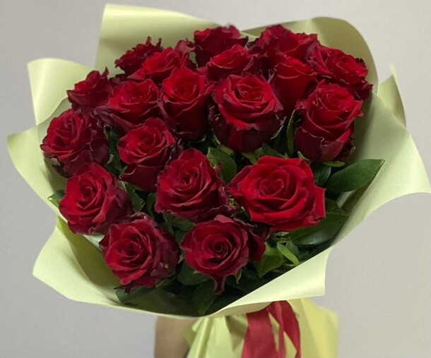 Букет из 19 красных роз, артикул F1422682 - 9051 рублей, доставка по городу. Flawery - доставка цветов