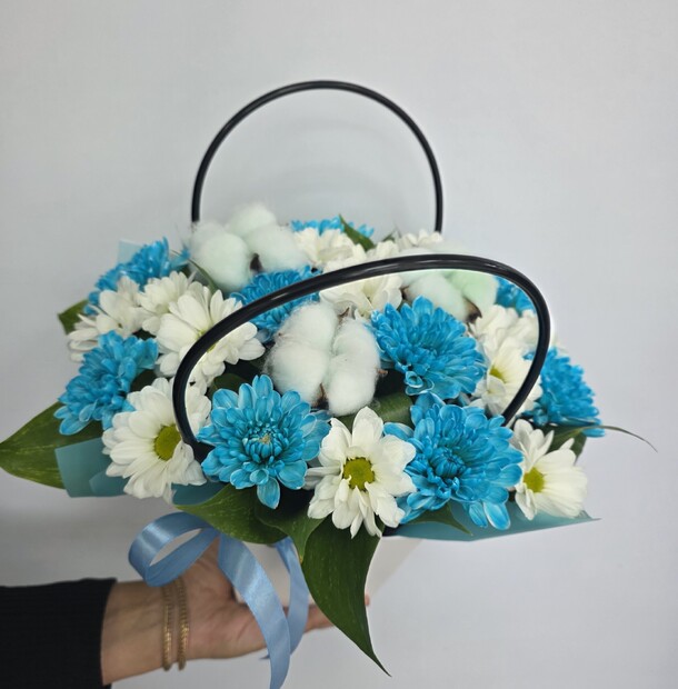 Голубой бриз, артикул F1491029 - 2250 рублей, доставка по городу. Flawery - доставка цветов