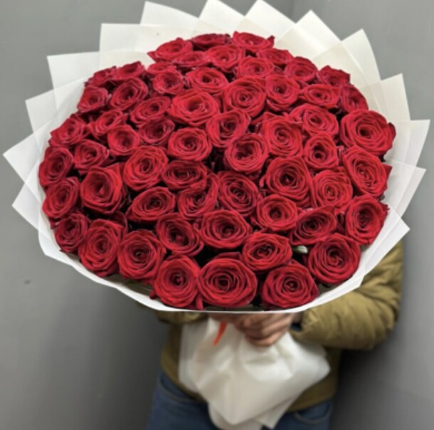 Букет из красных роз, артикул F1239332 - 9990 рублей, доставка по городу. Flawery - доставка цветов