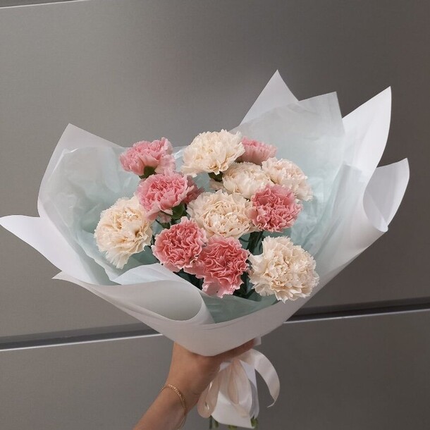 Букет с диантусами, артикул F1301083 - 2690 рублей, доставка по городу. Flawery - доставка цветов