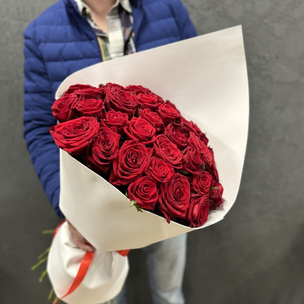 35 шикарных красных роз премиум, артикул F1301092 - 15350 рублей, доставка по городу. Flawery - доставка цветов