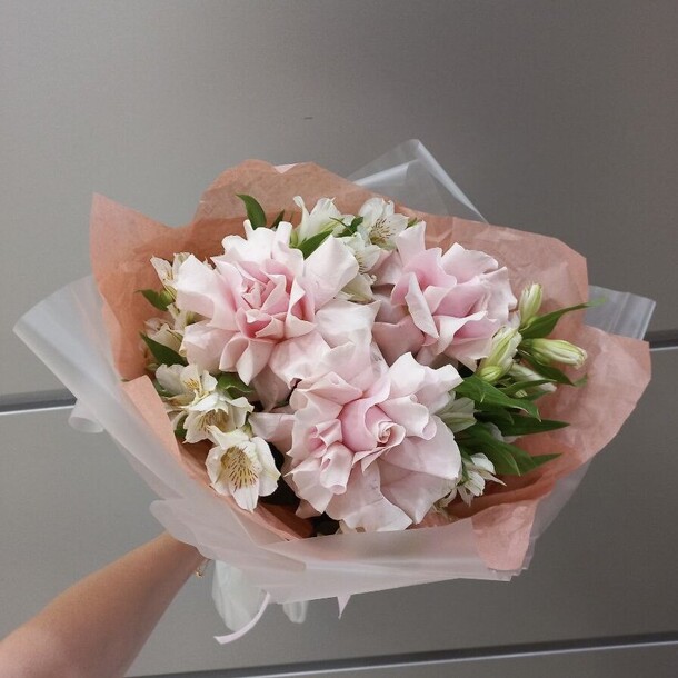 Букет с французскими розами, артикул F1301096 - 3250 рублей, доставка по городу. Flawery - доставка цветов