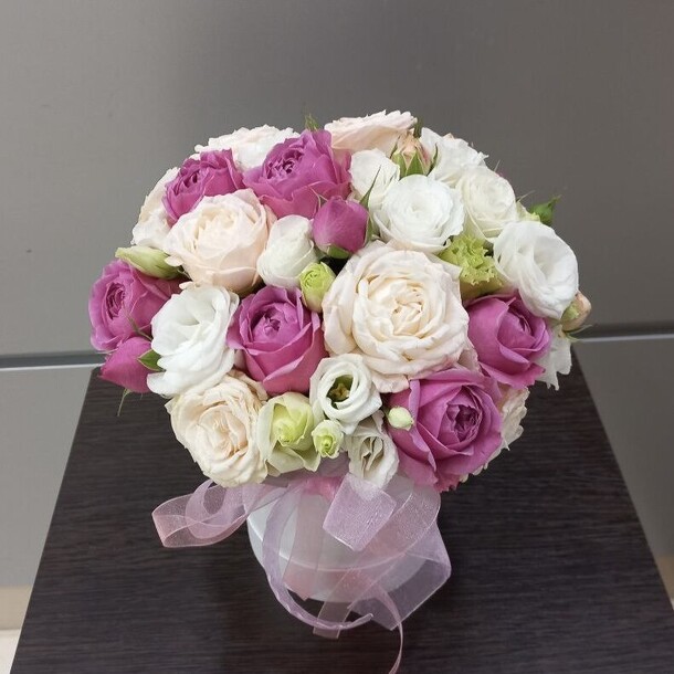 Коробка с пионовидными розами, артикул F1317609 - 8990 рублей, доставка по городу. Flawery - доставка цветов