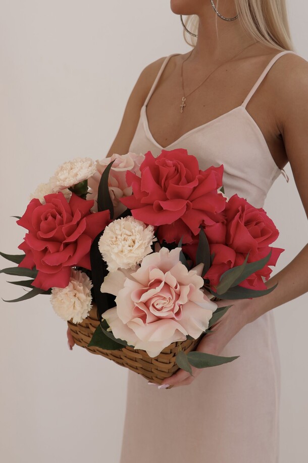 Корзина с розами «сочная», артикул F1378697 - 5950 рублей, доставка по городу. Flawery - доставка цветов