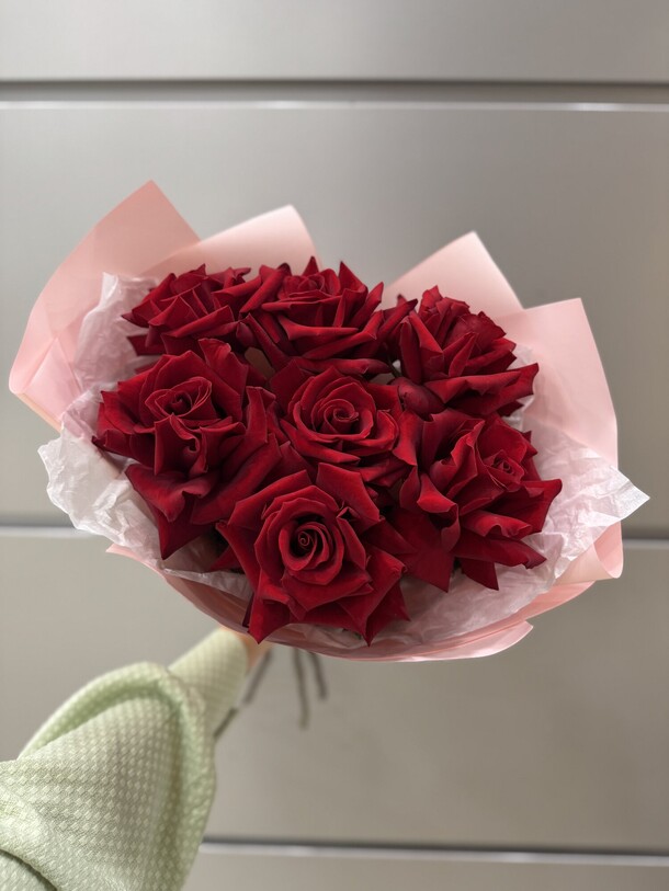 Букет красных роз «монро», артикул F1453324 - 4990 рублей, доставка по городу. Flawery - доставка цветов