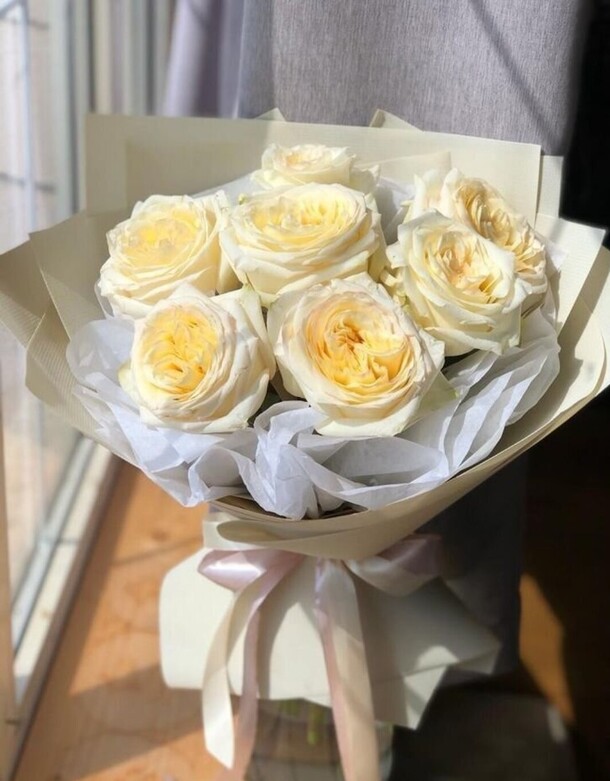 Нежный сон с белыми крупными розами, артикул F1267148 - 2890 рублей, доставка по городу. Flawery - доставка цветов