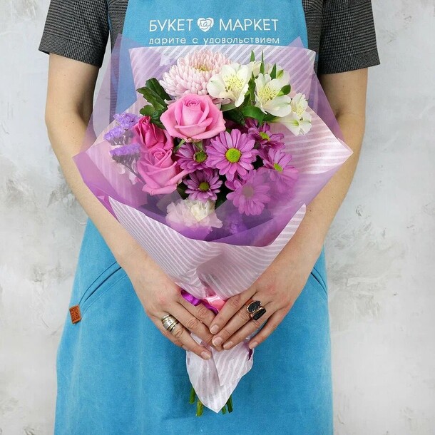 Букет из хризантем и роз, артикул F1270687 - 4392 рублей, доставка по городу. Flawery - доставка цветов