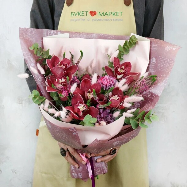 Букет из орхидей и зелени, артикул F1270717 - 10648 рублей, доставка по городу. Flawery - доставка цветов