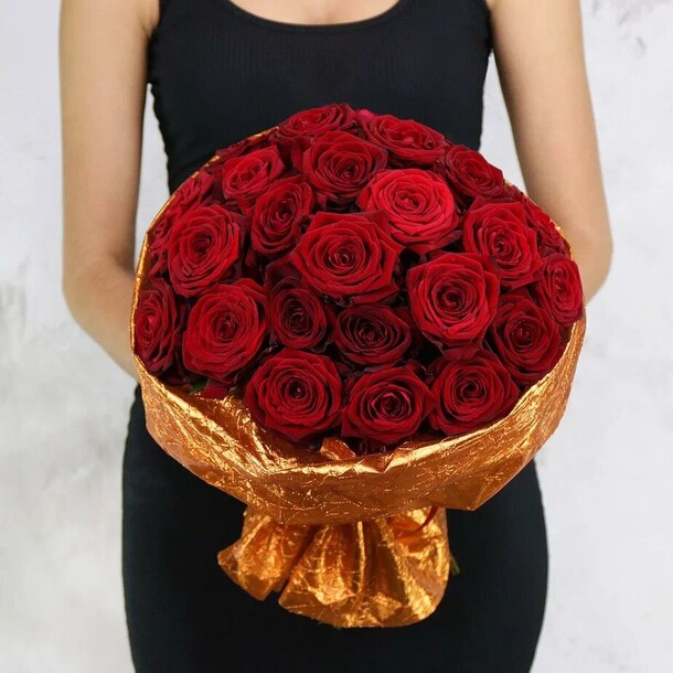 Букет из 25 красных роз, артикул F1270941 - 8518 рублей, доставка по городу. Flawery - доставка цветов
