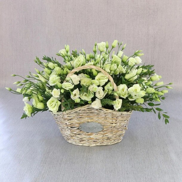 21 белый лизиантус в корзине, артикул F1273324 - 19897 рублей, доставка по городу. Flawery - доставка цветов