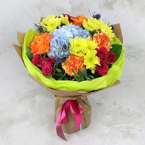 Букет из роз и гортензии, артикул F1273500 - 6655 рублей, доставка по городу. Flawery - доставка цветов