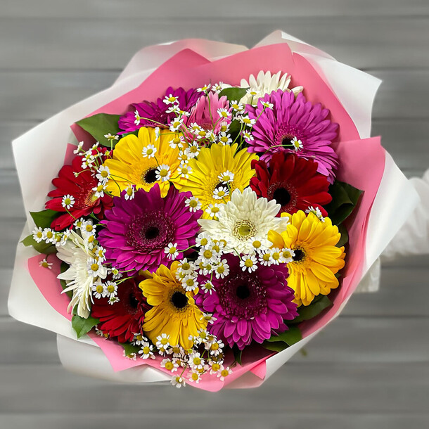 Букет из ромашек и гербер, артикул F1275204 - 8652 рублей, доставка по городу. Flawery - доставка цветов