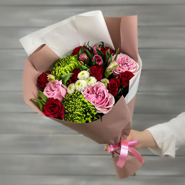 Букет из хризантем, альстромерий и роз, артикул F1276407 - 7321 рублей, доставка по городу. Flawery - доставка цветов