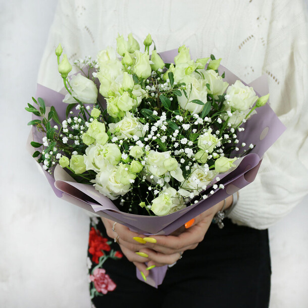 Букет из лизиантуса и гипсофилы, артикул F1276494 - 5324 рублей, доставка по городу. Flawery - доставка цветов
