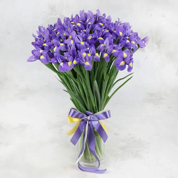 Букет из 51 ириса, артикул F1347687 - 10234 рублей, доставка по городу. Flawery - доставка цветов