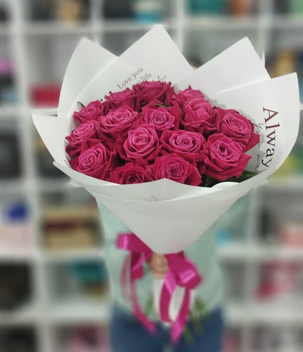 Букет 15 роз шангри ла, артикул F1227815 - 5005 рублей, доставка по городу. Flawery - доставка цветов