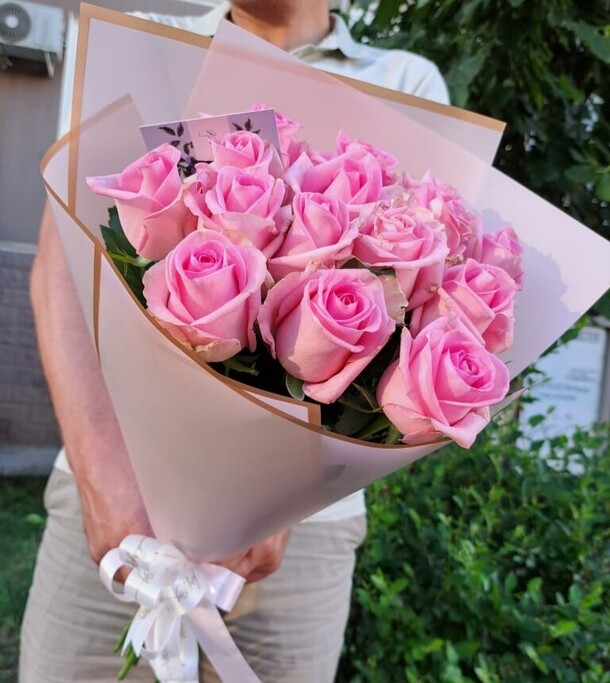 Букет 15 розовых роз, артикул F1231847 - 4675 рублей, доставка по городу. Flawery - доставка цветов