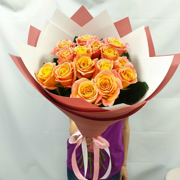 Букет 15 оранжевых роз, артикул F1313675 - 5038 рублей, доставка по городу. Flawery - доставка цветов