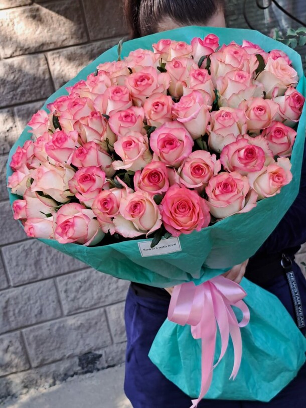 51 роза джумилия, артикул F1320764 - 17640 рублей, доставка по городу. Flawery - доставка цветов