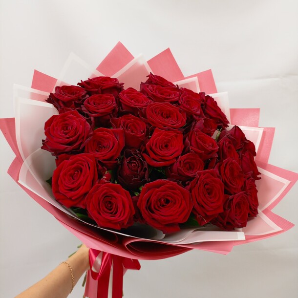 Букет 39 роз рэд наоми, артикул F1338714 - 9174 рублей, доставка по городу. Flawery - доставка цветов