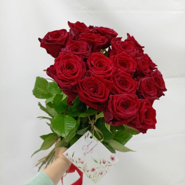 Букет 19 красных роз 50см, артикул F1366415 - 5115 рублей, доставка по городу. Flawery - доставка цветов