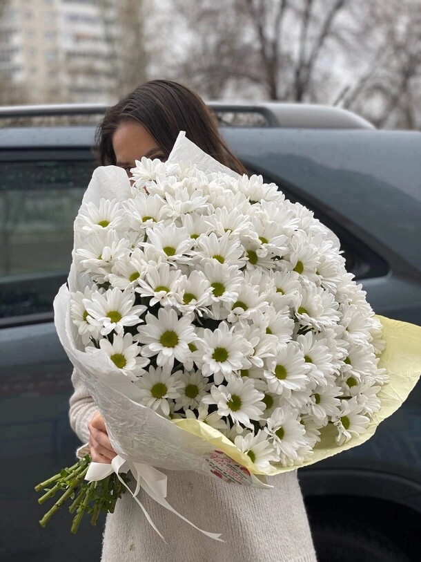 Монобукет с ромашками моя нежность, артикул F1435738 - 5650 рублей, доставка по городу. Flawery - доставка цветов