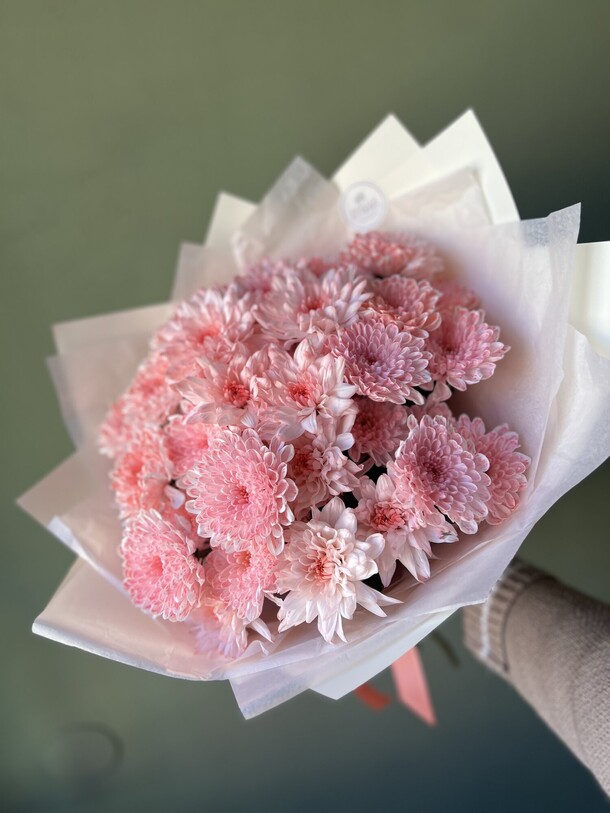 7 розовых необычных кустовых хризантем, артикул F1287540 - 5180 рублей, доставка по городу. Flawery - доставка цветов