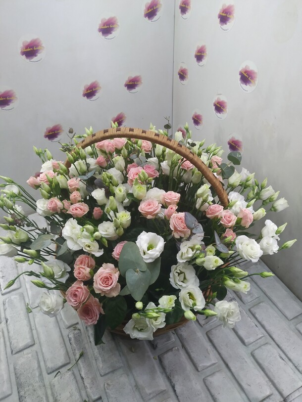 Цветочный луг, артикул F1135714 - 23455 рублей, доставка по городу. Flawery - доставка цветов