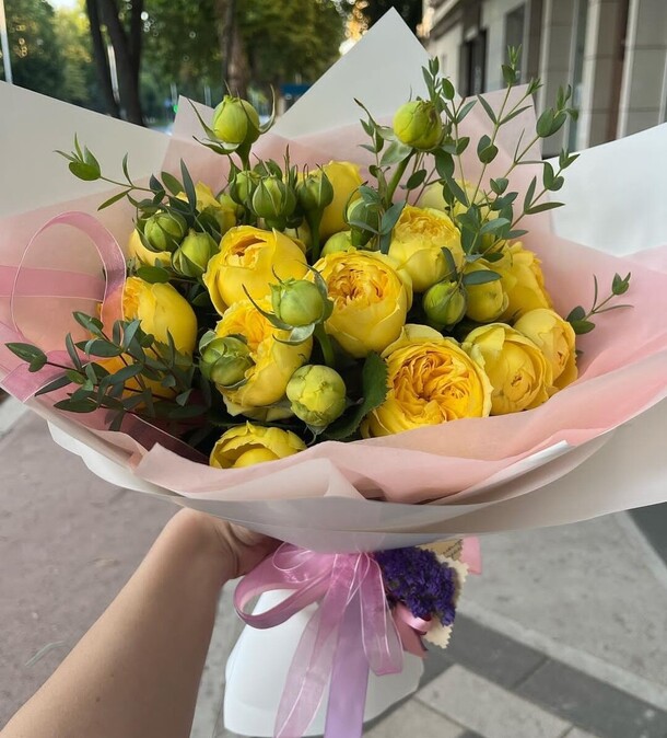 Пионовидная кустовая роза, артикул F1136569 - 9857 рублей, доставка по городу. Flawery - доставка цветов