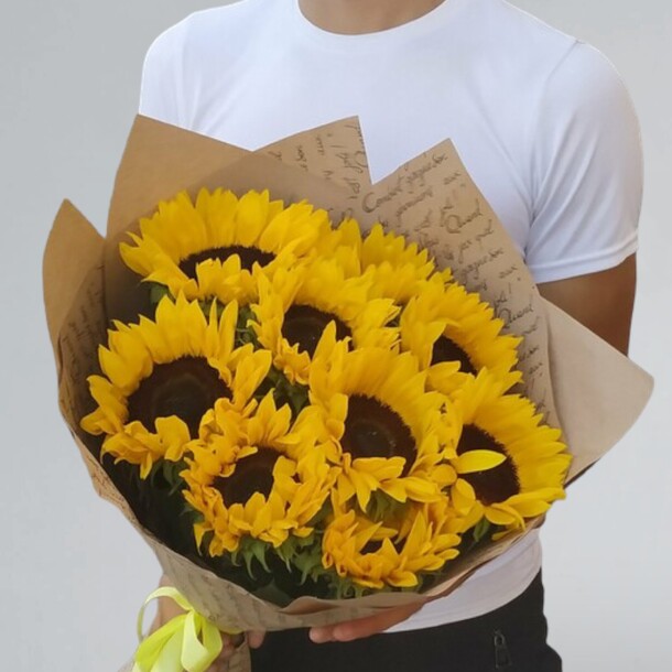 Подсолнух 9 шт, артикул F1138314 - 10876 рублей, доставка по городу. Flawery - доставка цветов