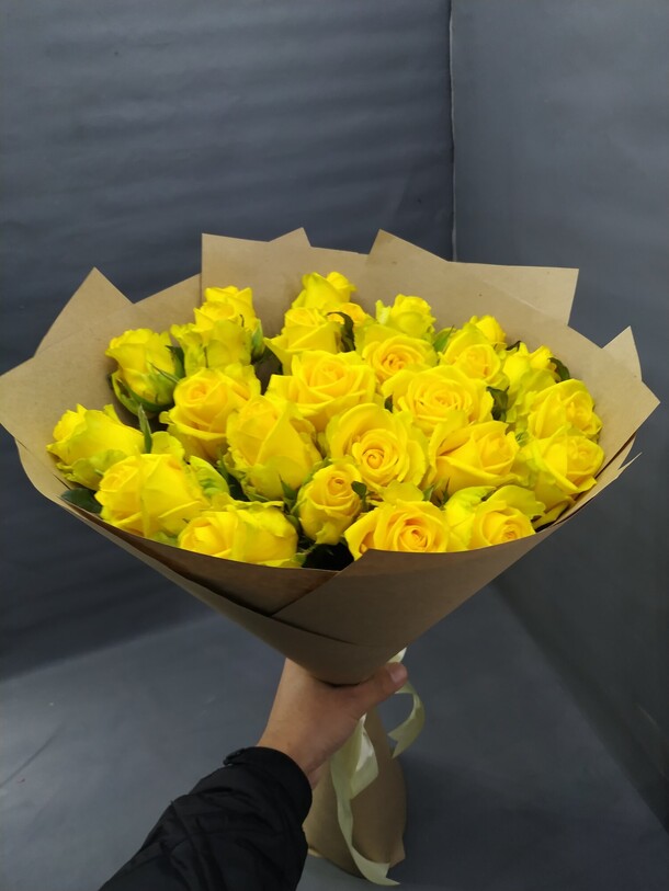 25 желтые розы, артикул F1145814 - 8714 рублей, доставка по городу. Flawery - доставка цветов
