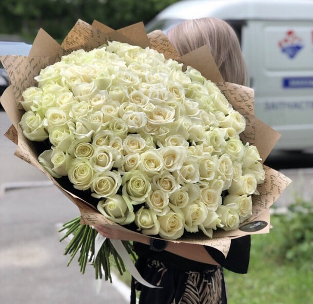 75 белая роза, артикул F1148131 - 19167 рублей, доставка по городу. Flawery - доставка цветов