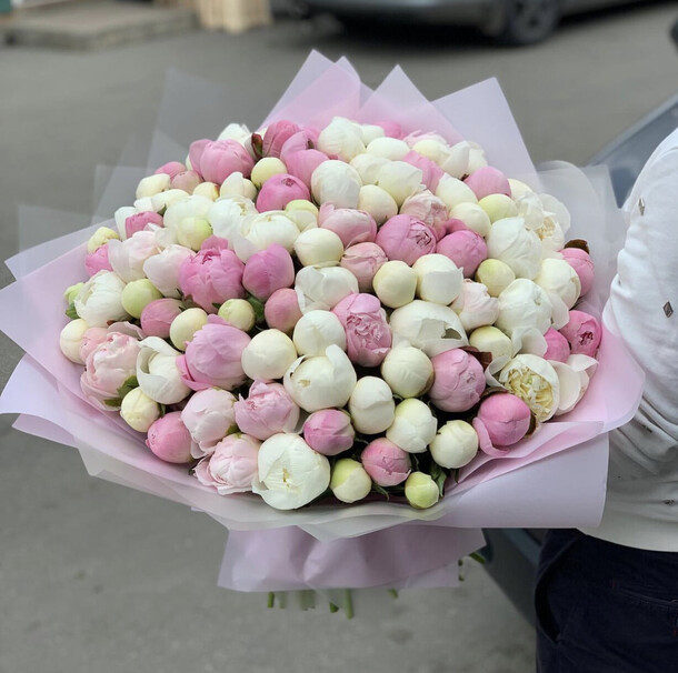 101 пионов, артикул F1148133 - 98220 рублей, доставка по городу. Flawery - доставка цветов