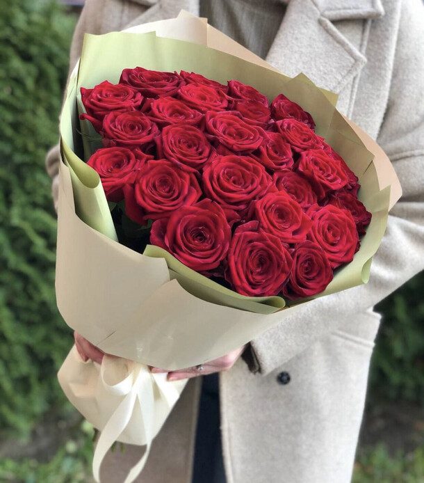 25 красных роз, артикул F1148419 - 7500 рублей, доставка по городу. Flawery - доставка цветов