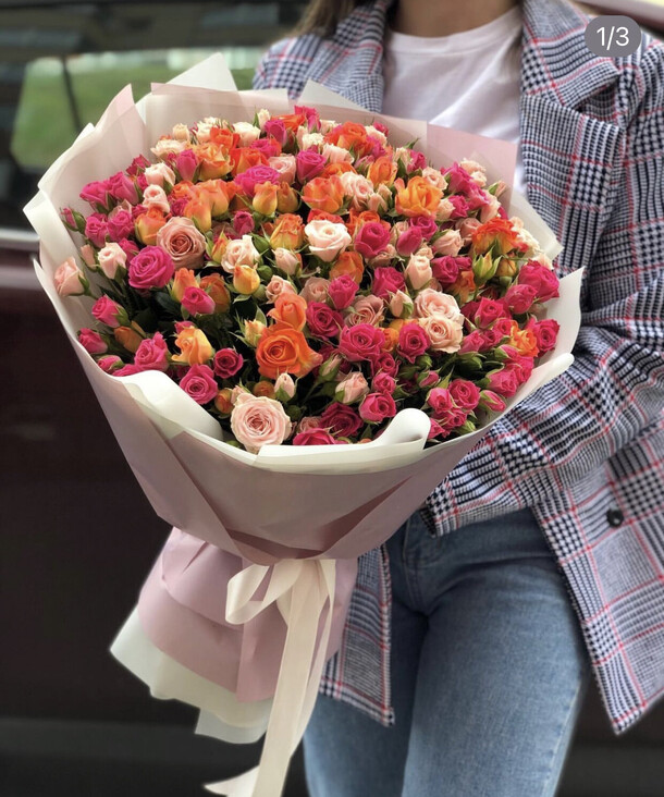 Кустовая роза микс, артикул F1148422 - 12556 рублей, доставка по городу. Flawery - доставка цветов