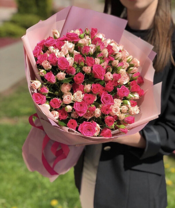 Кустовая роза микс, артикул F1148423 - 12973 рублей, доставка по городу. Flawery - доставка цветов