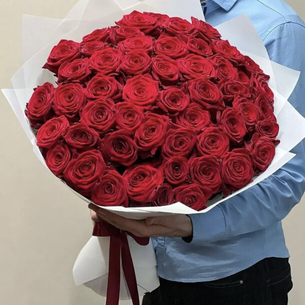 51 красная роза, артикул F1148428 - 10700 рублей, доставка по городу. Flawery - доставка цветов