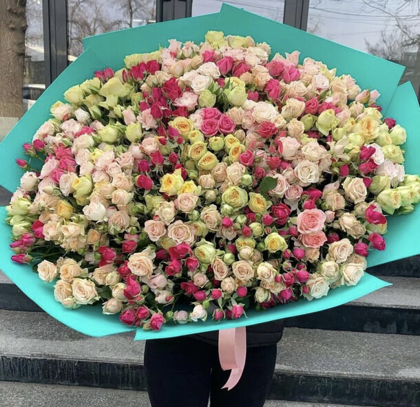 101 пионовидная кустовая роза, артикул F1148430 - 61279 рублей, доставка по городу. Flawery - доставка цветов