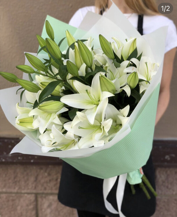 Лилия белая, артикул F1148493 - 12686 рублей, доставка по городу. Flawery - доставка цветов