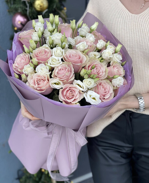 Роза и эустома, артикул F1148509 - 10962 рублей, доставка по городу. Flawery - доставка цветов