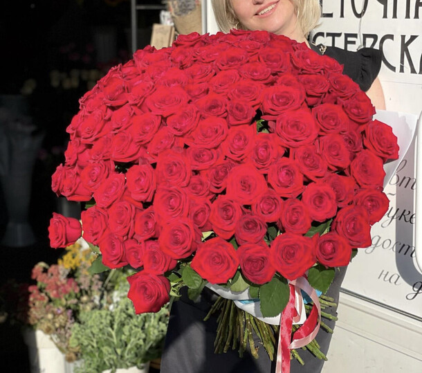 101 красная роза, артикул F1149759 - 25836 рублей, доставка по городу. Flawery - доставка цветов