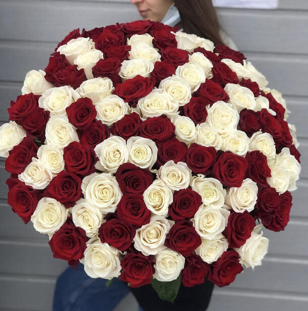 101 роза микс, артикул F1151026 - 26688 рублей, доставка по городу. Flawery - доставка цветов