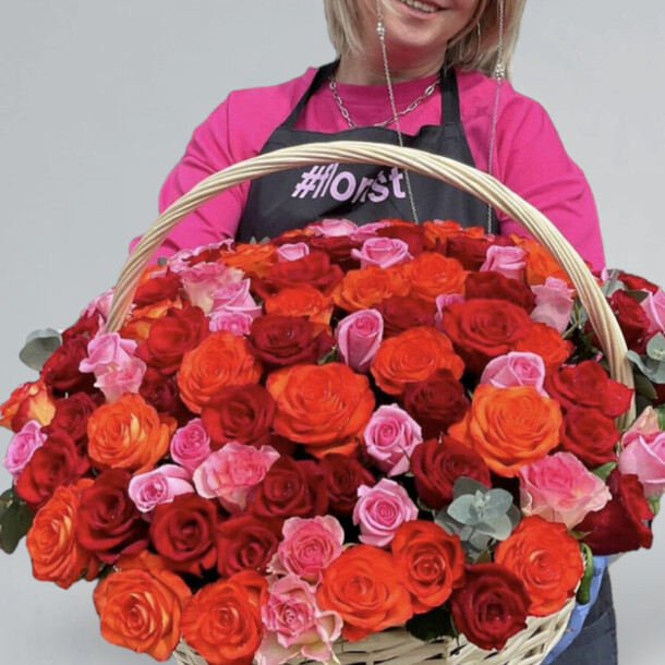 101 роза в корзине, артикул F1151089 - 27259 рублей, доставка по городу. Flawery - доставка цветов