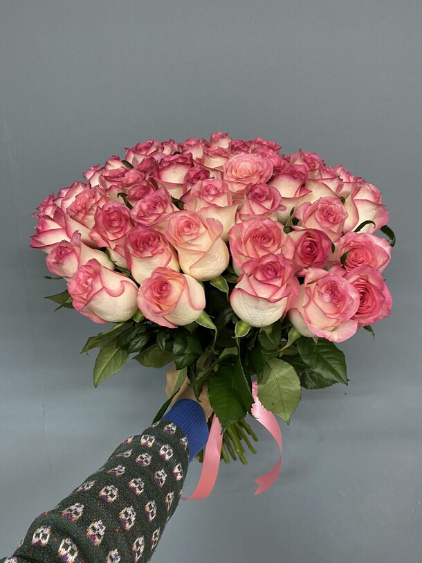 Букет из 51 розы джумилия, артикул F1151214 - 13511 рублей, доставка по городу. Flawery - доставка цветов